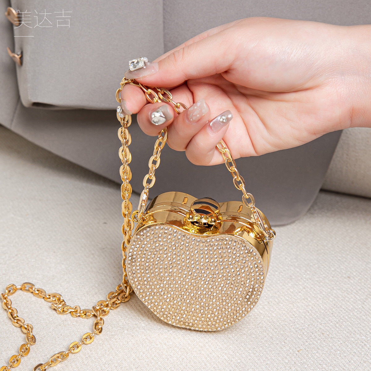 Elegant Mini Double Sided Rhinestone Purse – Heart Shaped Acrylic Mirror Handbag