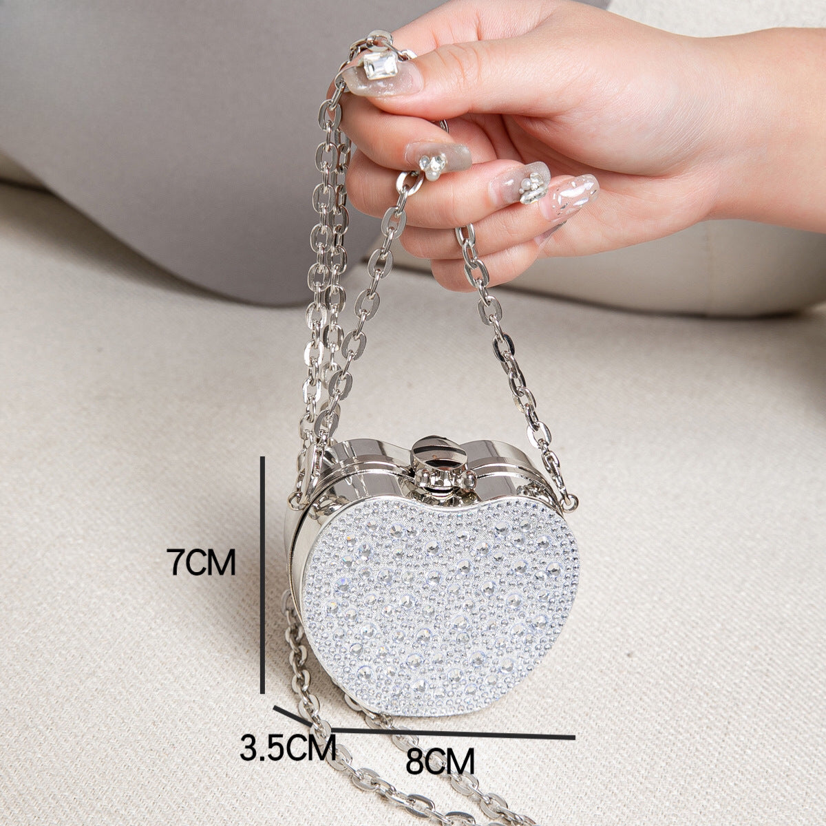 Elegant Mini Double Sided Rhinestone Purse – Heart Shaped Acrylic Mirror Handbag